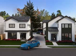 Isla, Kirkland, WA 98033