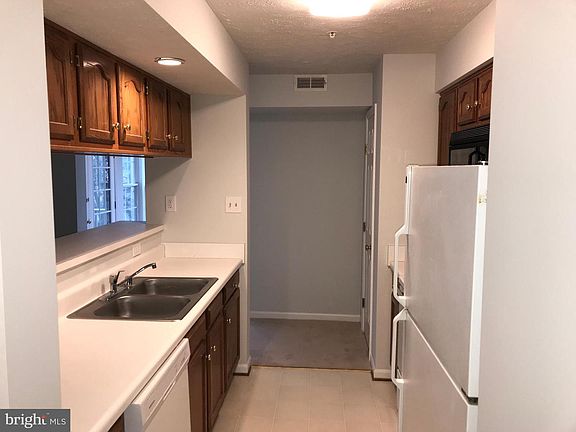 2nd image of 708 Jupiter Hills Ct #2-2G