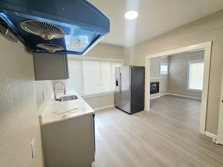 5255 Bancroft Ave — Photo 5