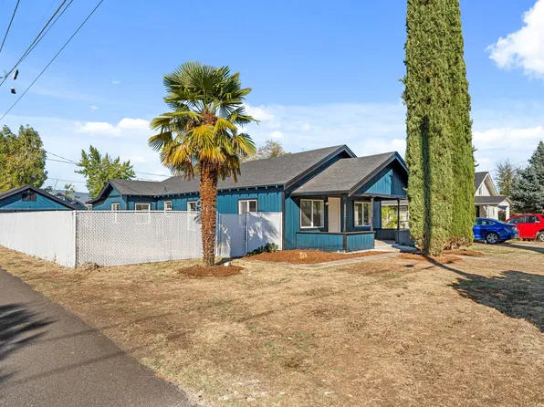 13 Kenwood Ave, Medford, OR 97501