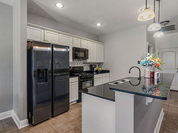 5th image of 2264 Zelmere St