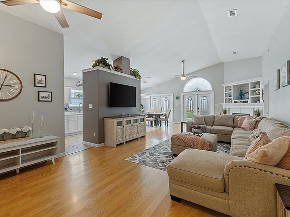 4th image of 150 Leah Martin Ct