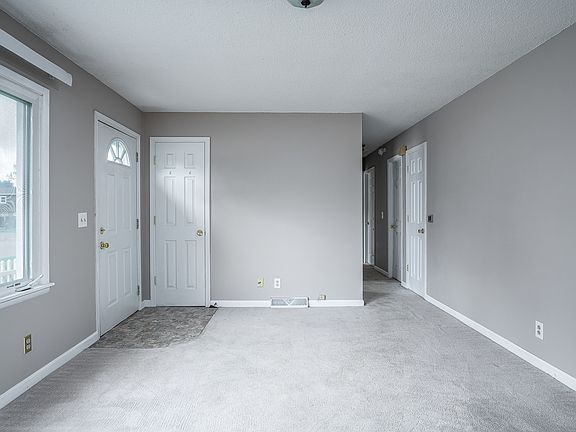 4th image of 3410 Greenbrier Dr