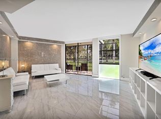 3101 N Country Club Dr APT 105, Aventura, FL