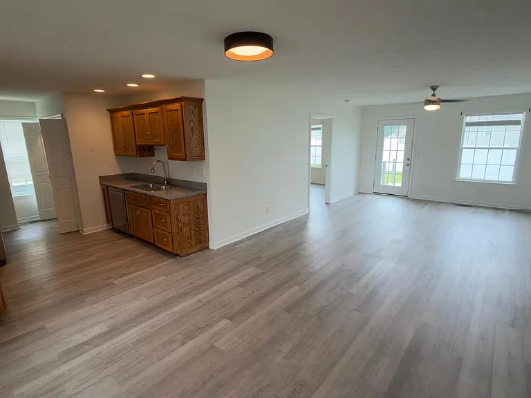 1829 Elizabeth Ln — Photo 9