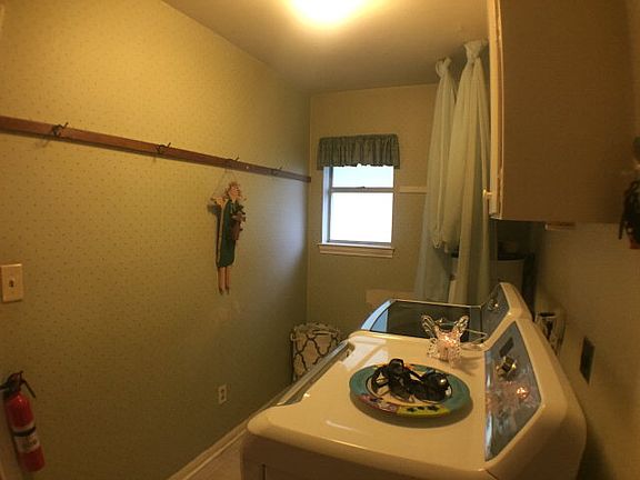 2nd image of 123 Begonia St