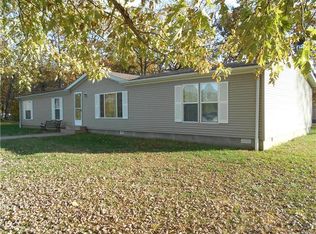 21512 Emerald Rd, Carlyle, IL 62231