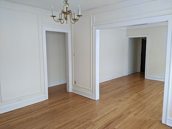 3rd image of 725 Hinman Ave APT 2E