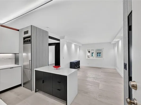 2285 Peachtree Rd NE, Atlanta, GA