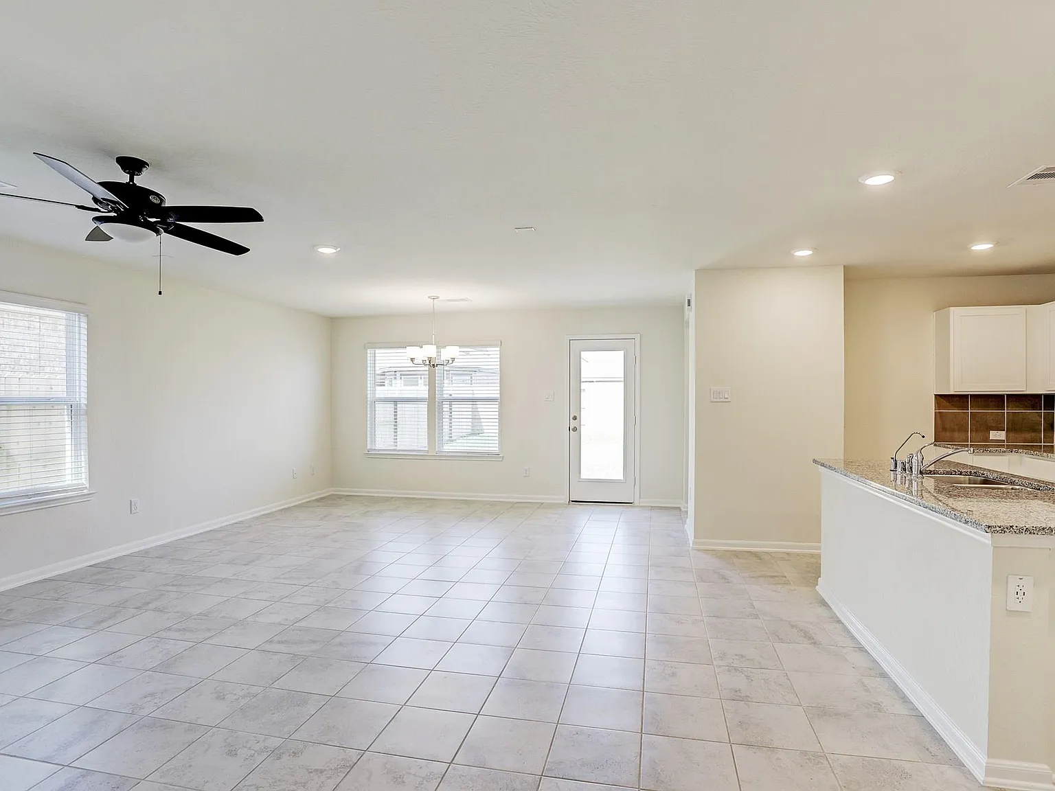 3 bed, 2.0 bath, 1491 sqft, $2,050 — Photo 3