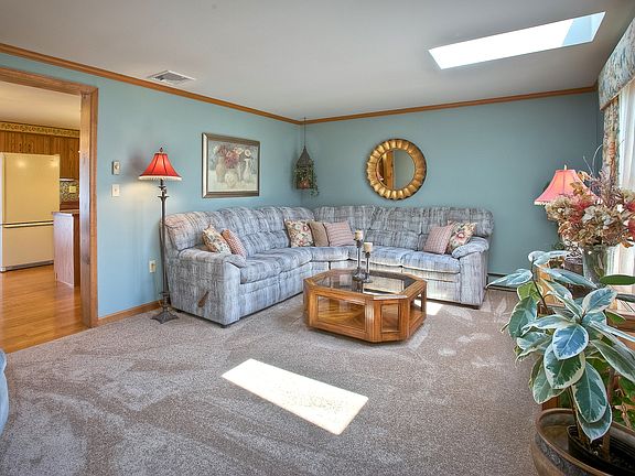 4th image of 384 Gillespie St