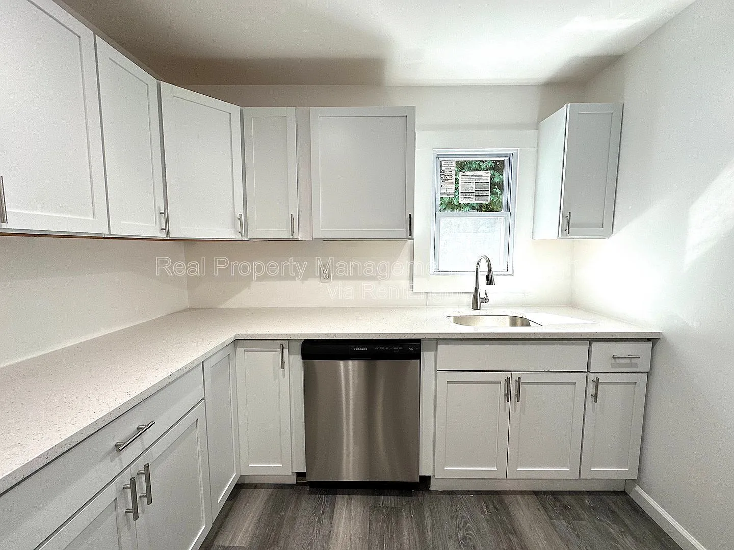 3 bed, 2.0 bath, 1325 sqft, $1,695 — Photo 3