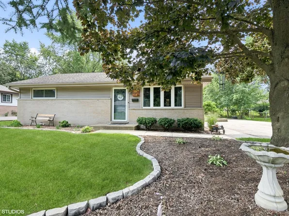 73 Golfview Rd, Lake Zurich, IL 60047