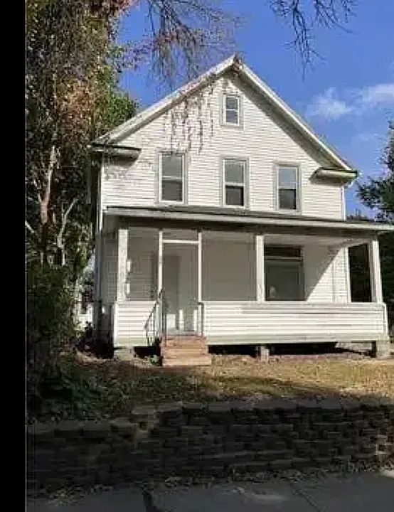 1st image of 287 Sidney St E #2