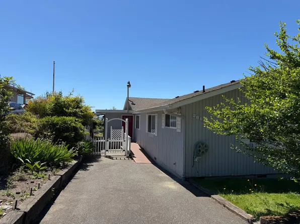 2814 Mission Beach Heights Rd, Marysville, WA 98271