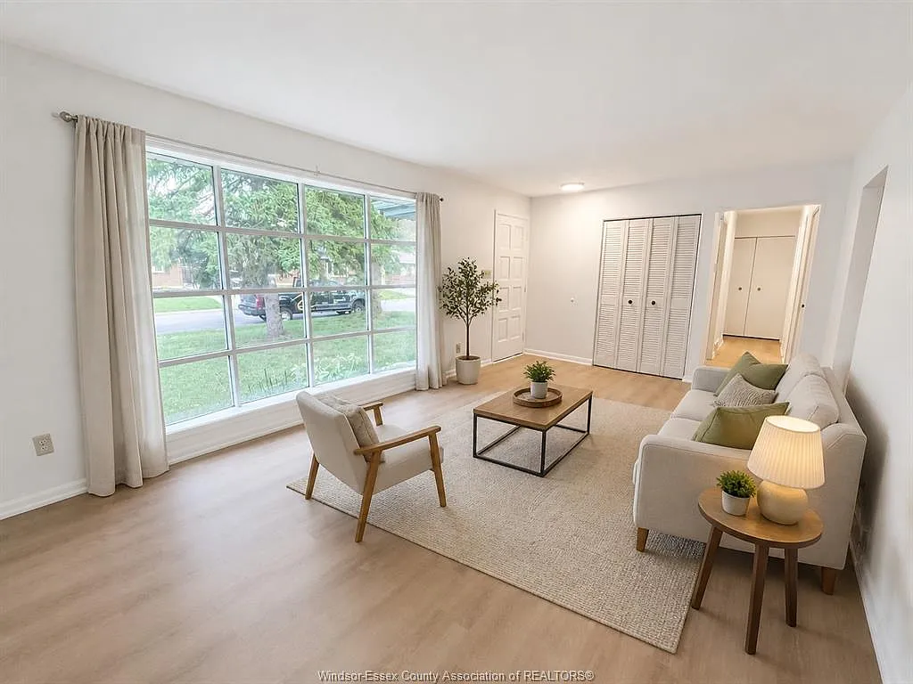 5 bed, $2,800 — Photo 2