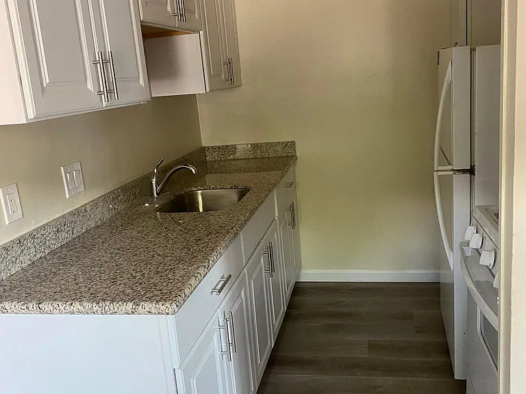 480 19th Ave #D — Photo 2