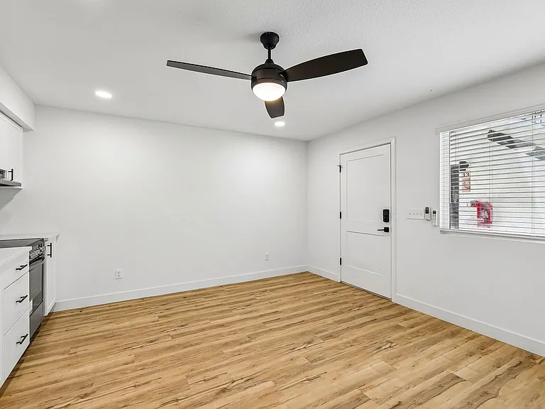 The Crest |NEWLY Renovated Studios, Lofts, 1, 2 & 3 Bedroom Homes Near the Beach — Photo 53