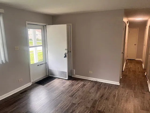 3 bed, 915 sqft, $2,400 — Photo 4