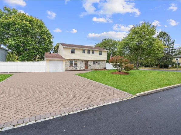 2 Wensley Lane, East Islip, NY 11730