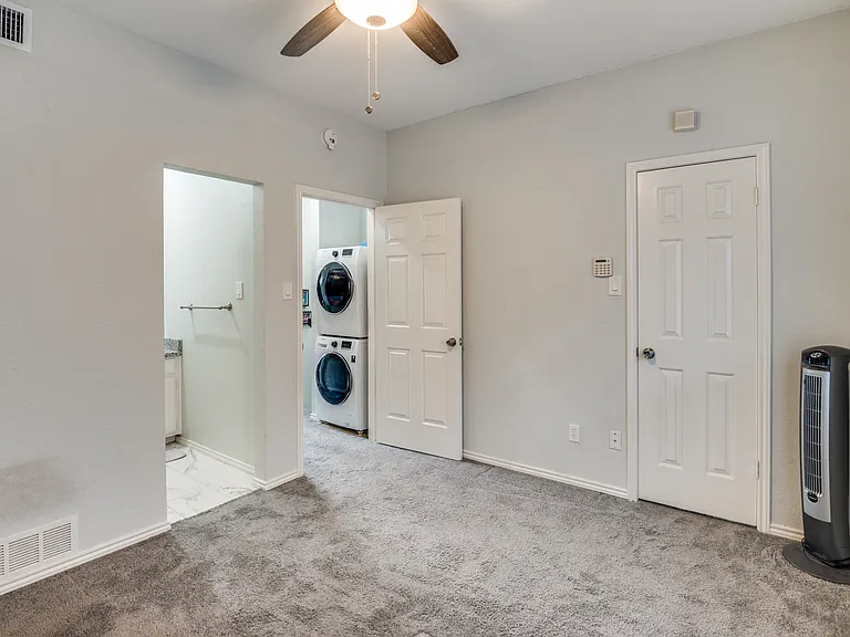 2728 Reagan St #202 — Photo 15