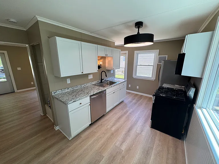 147 W Martin Ln — Photo 3