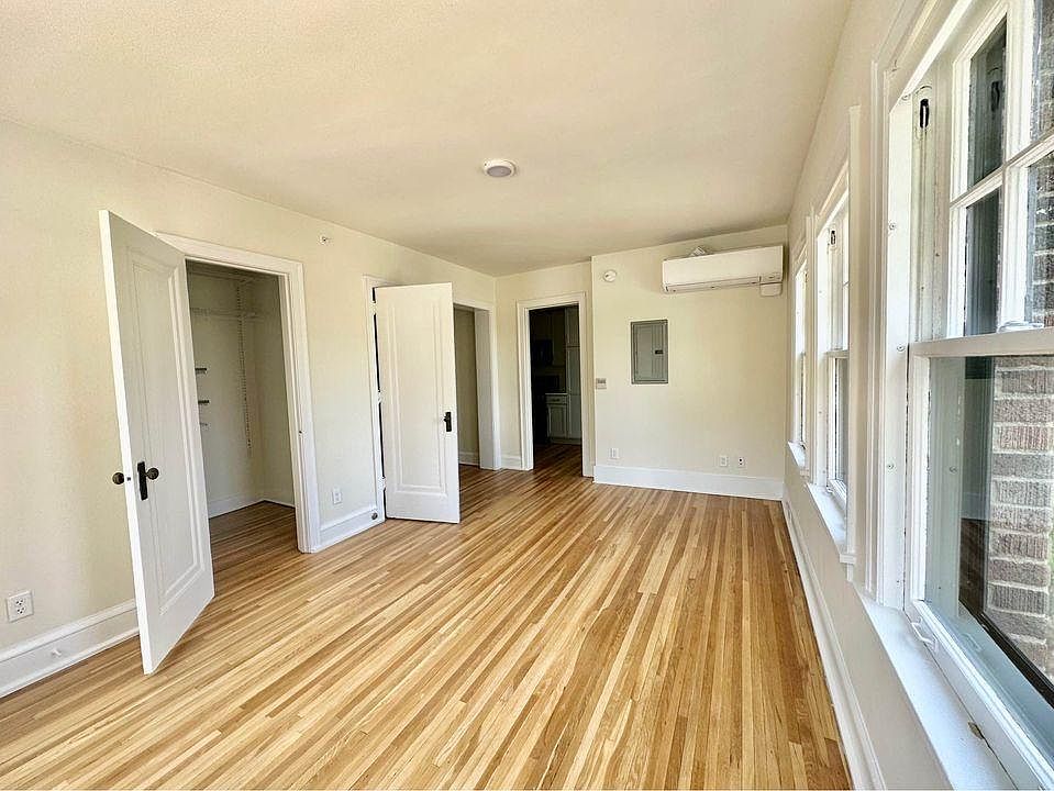 1st image of 1-2225 E Grand Ave