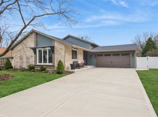 6515 Deerpath Ct, Lisle, IL 60532