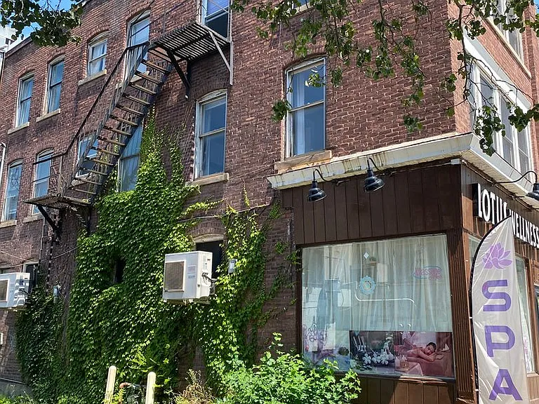 308 E Seneca St — Photo 48