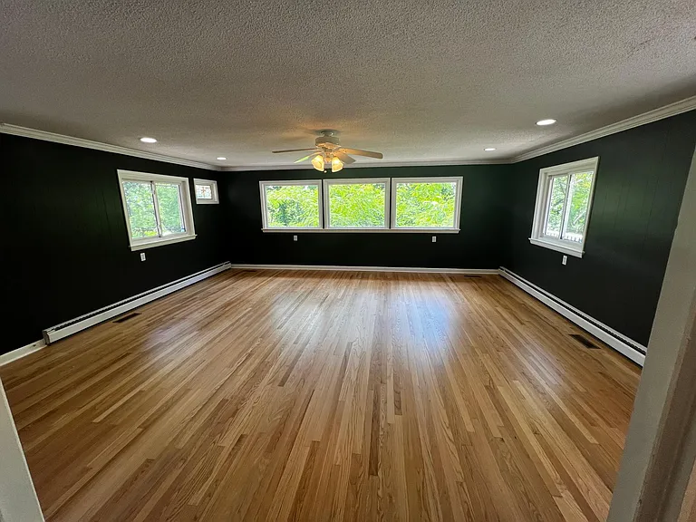 826 Claremont Ct — Photo 3