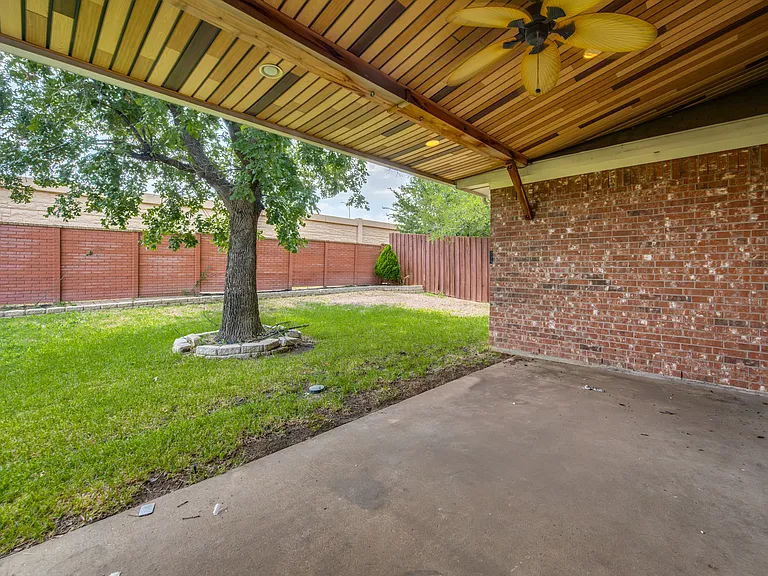 4849 Gloucester Dr — Photo 24