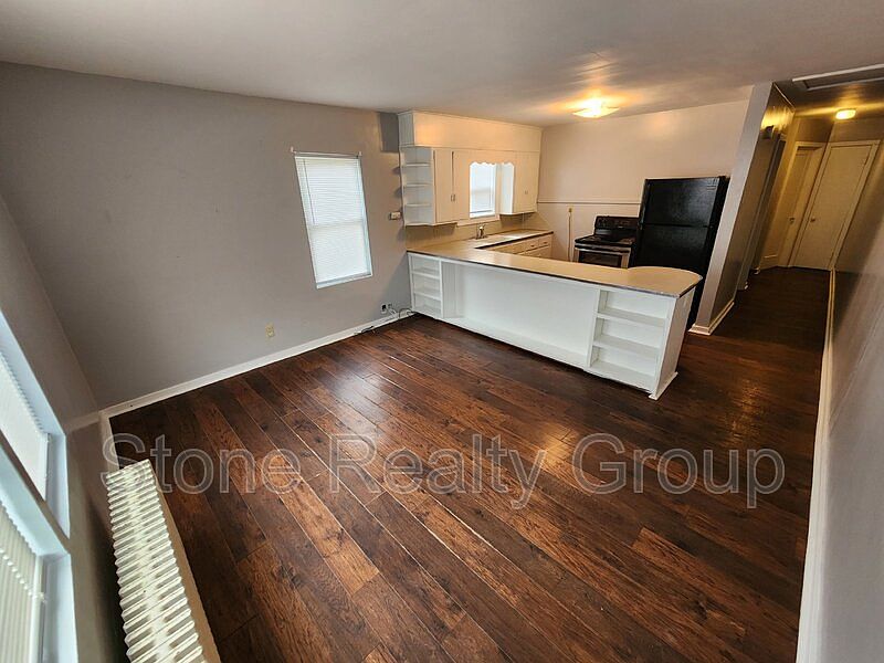 2nd image of 1039 N 7th St