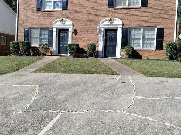 5243 Ridge Forest Dr, Stone Mountain, GA 30083