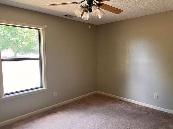 4th image of 6050 Millwood Rd