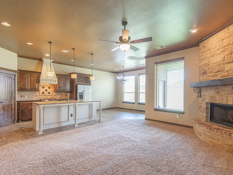 701 Lindsey Ln — Photo 9