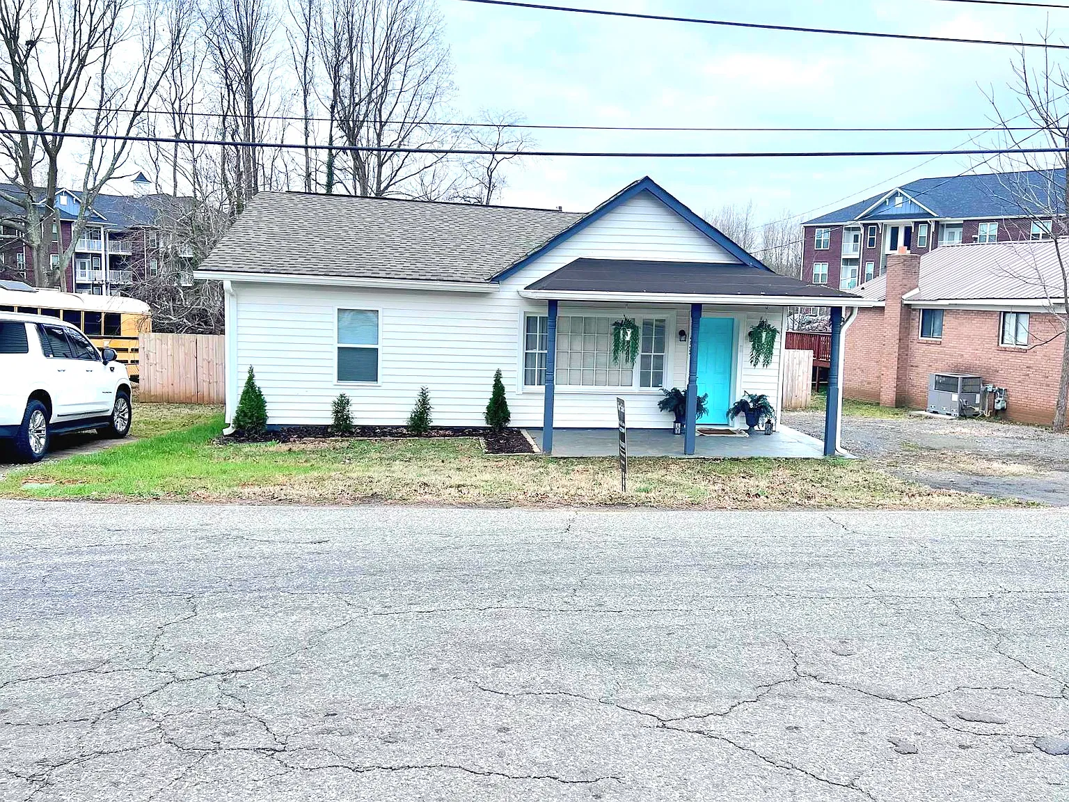3 bed, 1062 sqft, $1,685 — Photo 1