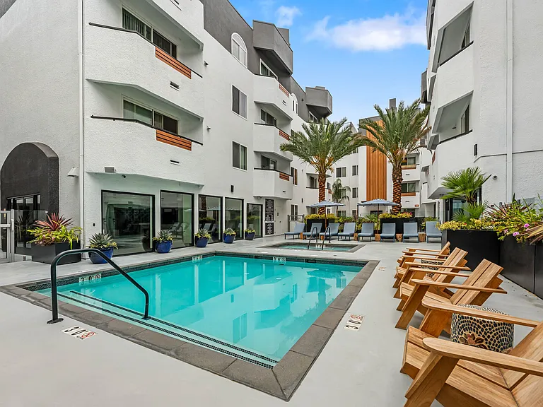 Veda Luxury Apartments — Photo 24
