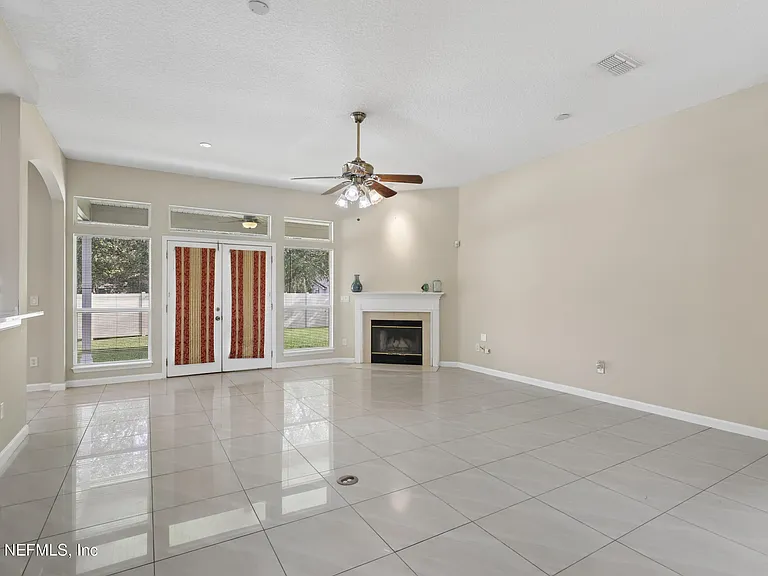 2070 Thornhill Dr — Photo 25