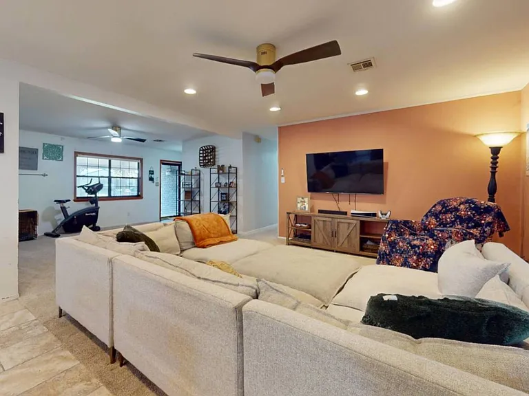 1719 Green Meadows Cir — Photo 3
