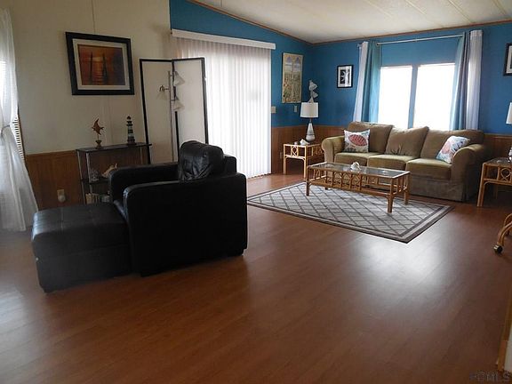 3rd image of 3 Windward Dr