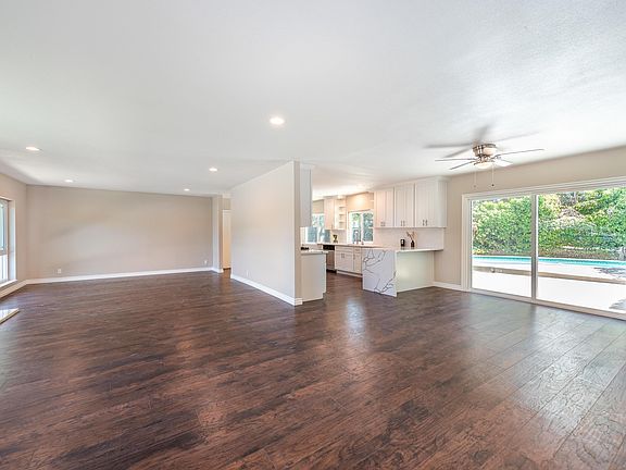 2nd image of 1150 Enfield Cir