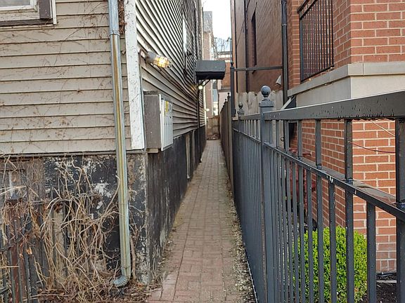 4th image of 2623 N Southport Ave