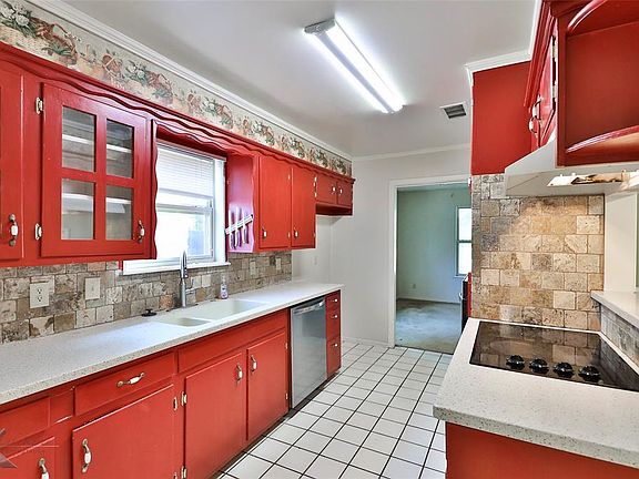 3rd image of 2426 Crescent Dr