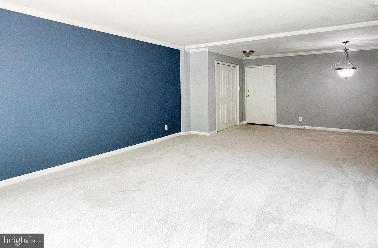 10570 Main St — Photo 4