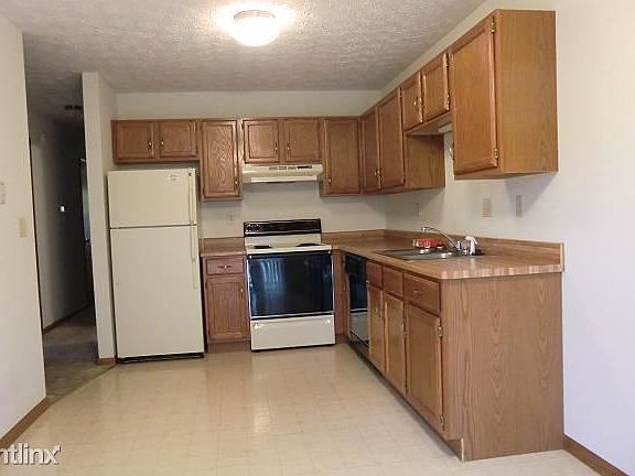 1211 Kitchen (other angle) 10-27-11