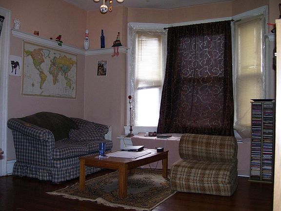 Living room bay with window seat