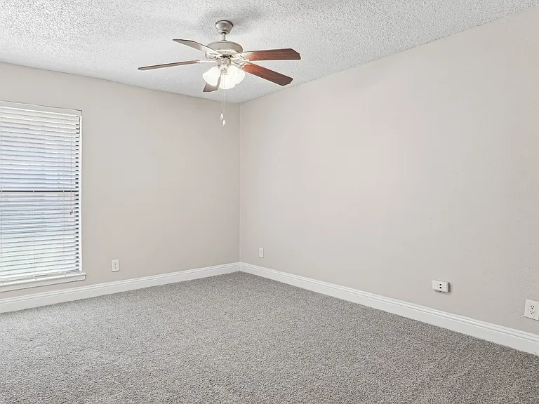 Vine Apartments — Photo 18