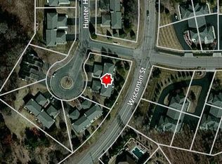 402 Hunter Hill Rd, Hudson, WI 54016