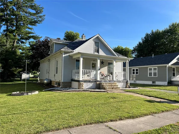 607 W 2nd South St, Carlinville, IL 62626