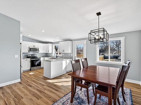 5th image of 810 13th St SE